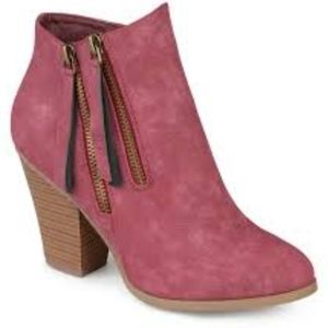 Junior womans Pink boots Journee Collection size 7